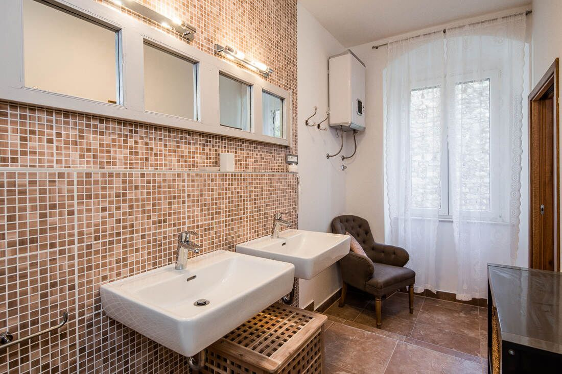 Split rental, Split, Croatia - bedroom 2 en-suite bathroom